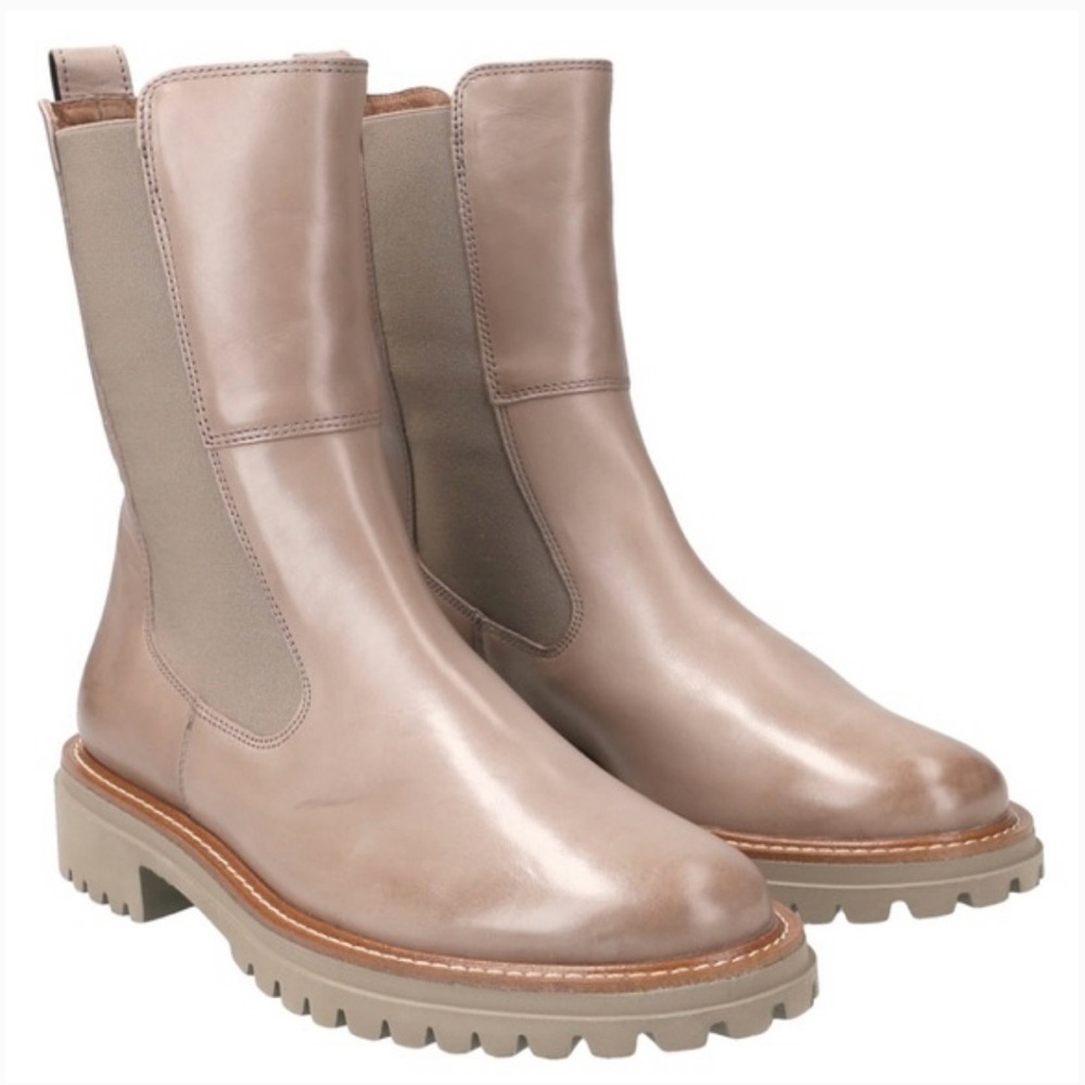 Beige leather boots. Brand New.